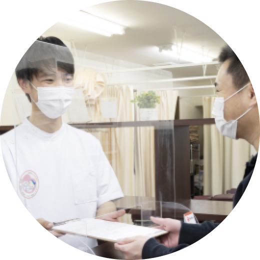 平日は10時半～21時まで、毎日診療しています