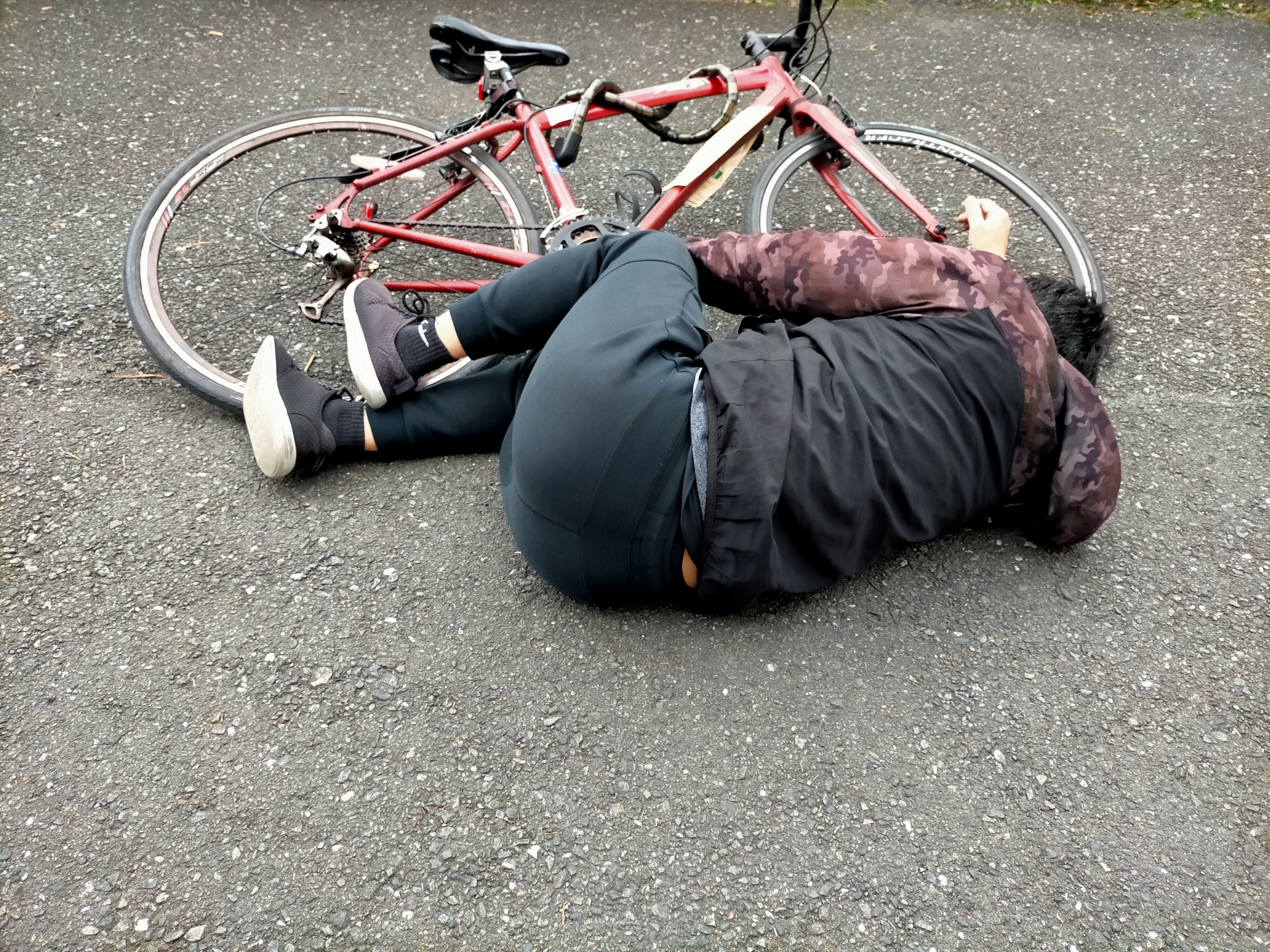 自転車事故で首や腰が痛いときは整骨院へ｜交通事故治療と保険の仕組み